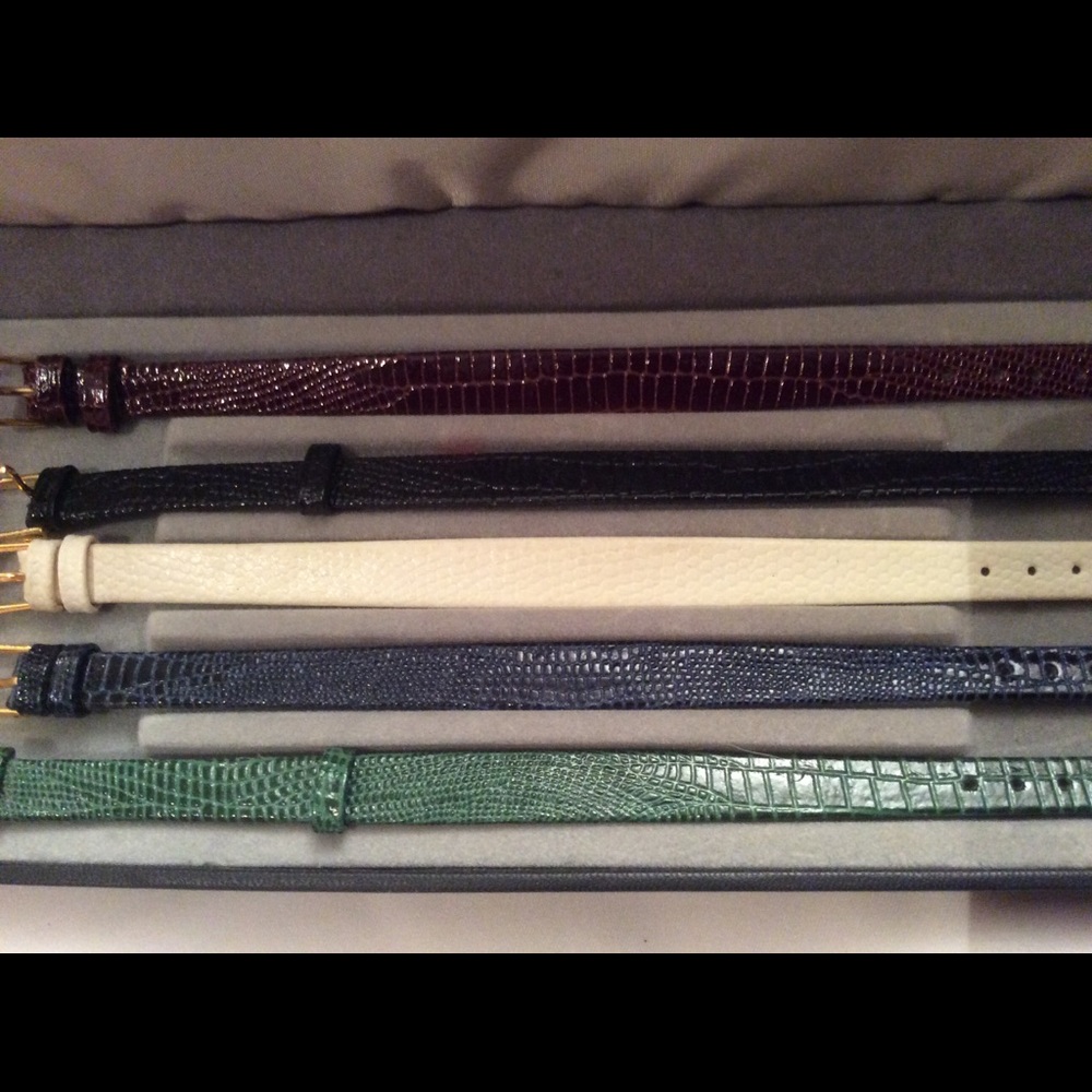 LADIES WATCH WITH 6 LEATHER WATCH BANDS, NEW - Picture 2 of 7